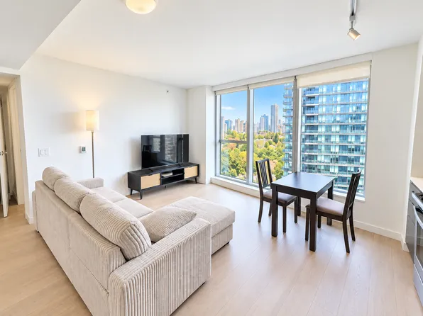 1661 Davie St #1804, Vancouver, BC V6G 0E1