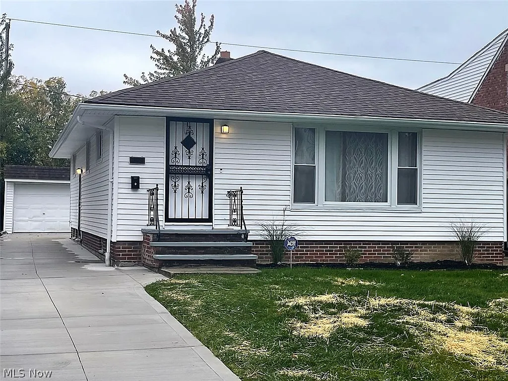 21310 Clare Ave photo 1