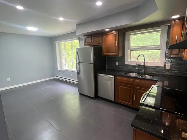 1039 Meade Ct, Hazleton, PA 18202