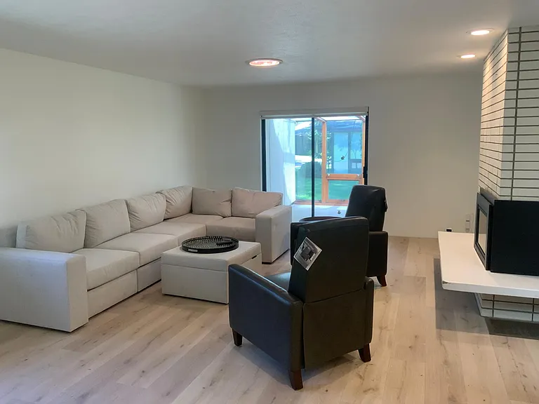2103 E Rockwood Blvd — Photo 8