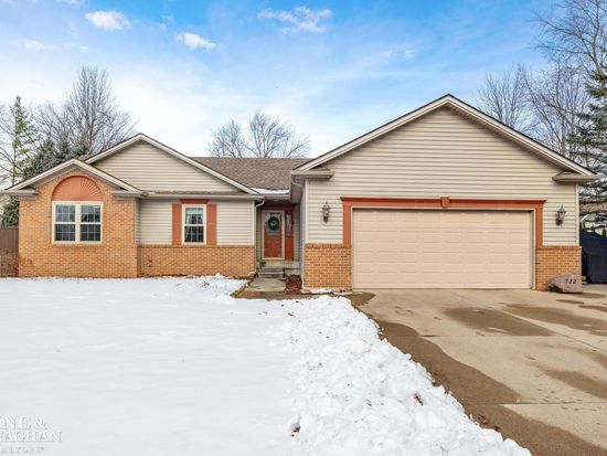 732 5th St, Marysville, MI 48040