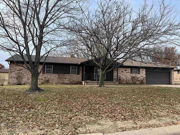 2nd image of 614 Circle Dr