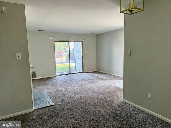 3rd image of 547 Cascade Ct
