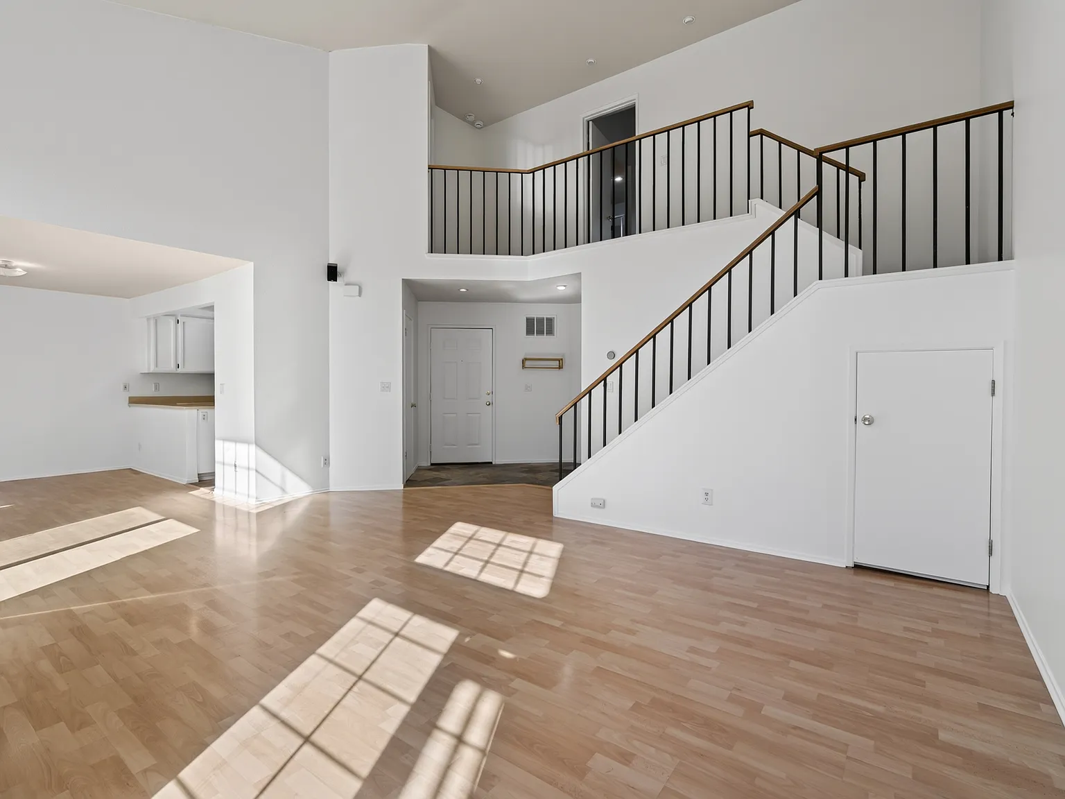 2 bed, 2.5 bath, 1298 sqft, $3,800 — Photo 4