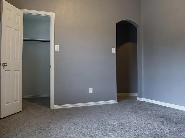 409 Royal Crest Dr — Photo 29