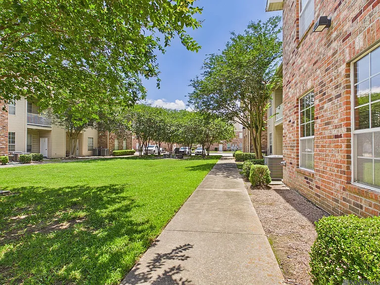 4441 Burbank Dr #601 — Photo 10