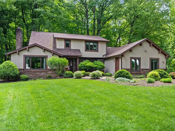 54 Larkwood Dr, Rochester, NY 14626