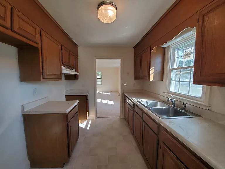 905 N Fulton St — Photo 14