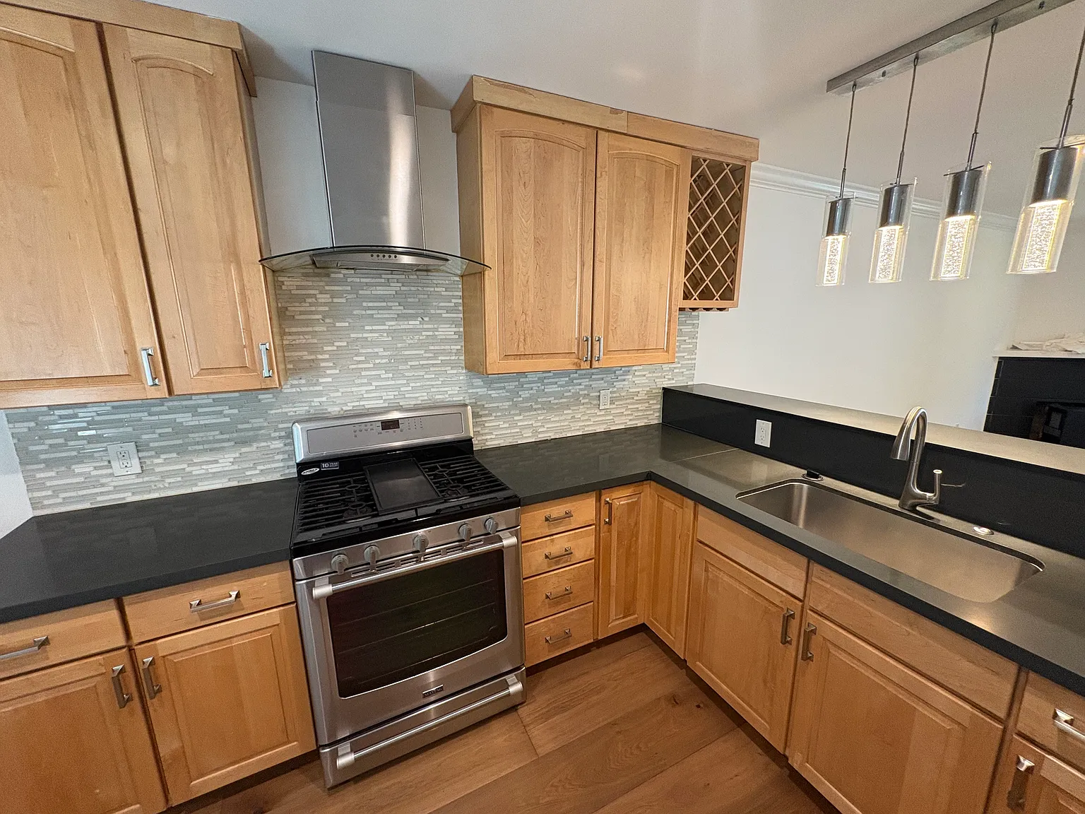 1402 Carmelita Ave — Photo 1
