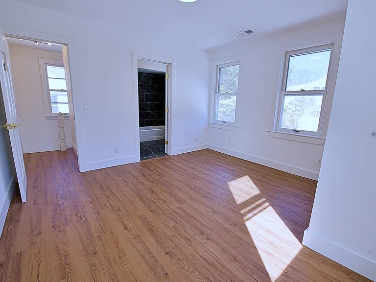 16 Clarke St — Photo 4