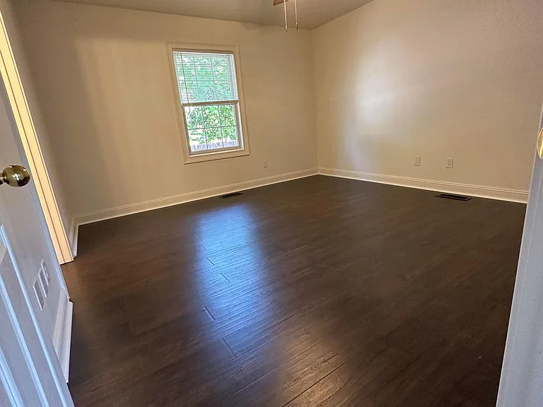542 Virginia Ave — Photo 12