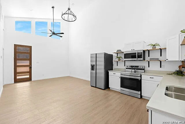 327 Gem Ln — Photo 3