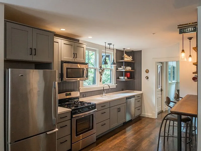 2 bed, 1.0 bath, $2,595 — Photo 2