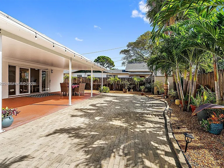 324 Tequesta Dr — Photo 29