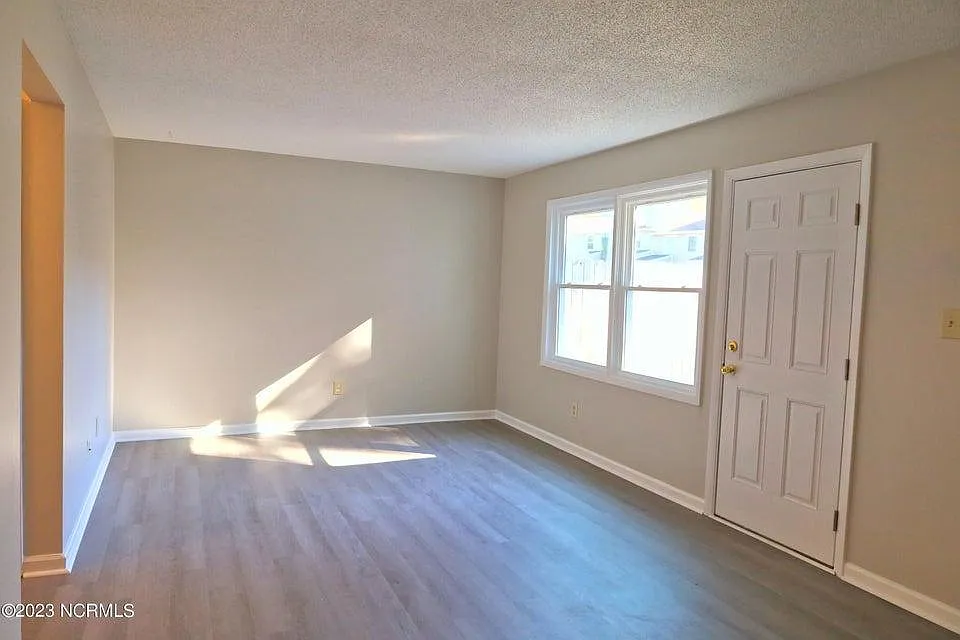 108 King George Court - 108 — Photo 3
