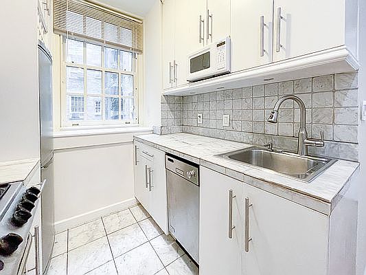 3rd image of 516 E 78th St #1