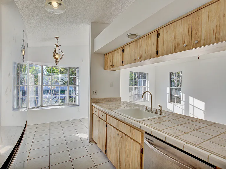 3683 Wynford Dr — Photo 10