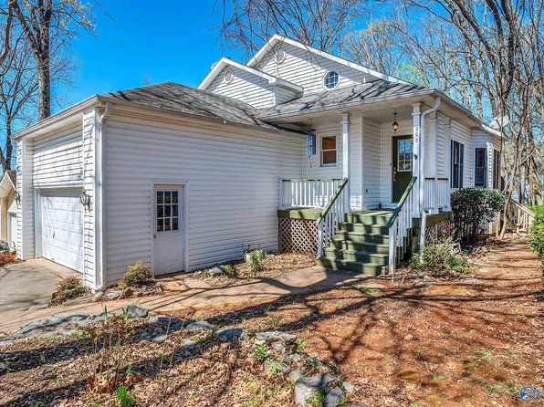 503 Carrsbrook Rd SE, Huntsville, AL 35803