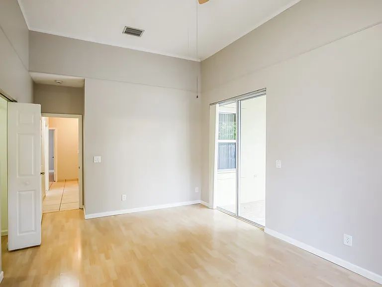 5401 SW 132nd Ter — Photo 8