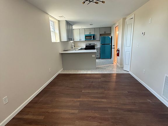 4th image of 3003 Genesee St