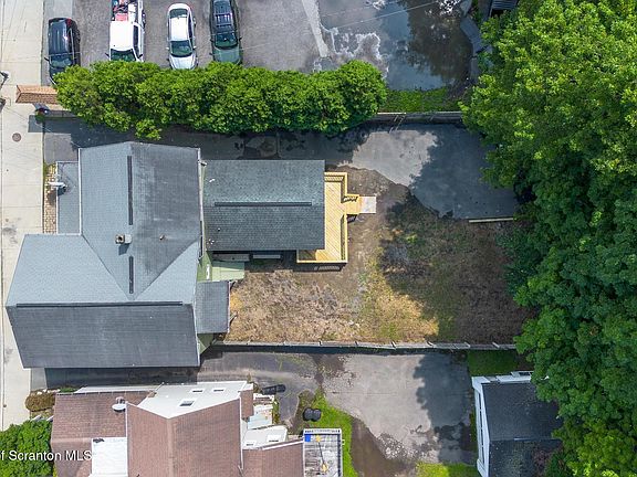 4th image of 492 N Main St