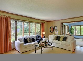 13828 Green Briar Dr, Minnetonka, MN 55305