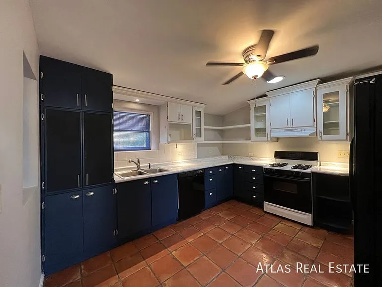 2732 N Martin Ave — Photo 6