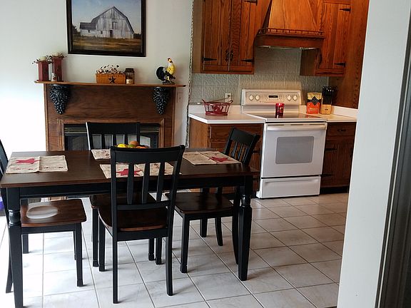 4th image of 300 Hillcrest Dr
