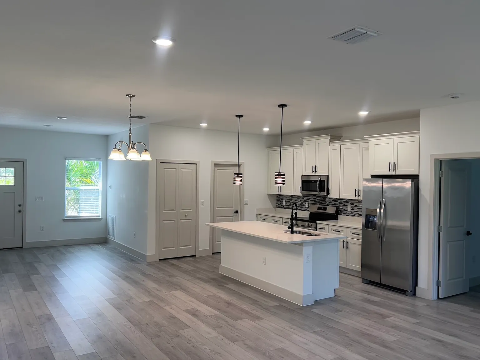 336 Sweetwater Dr — Photo 2