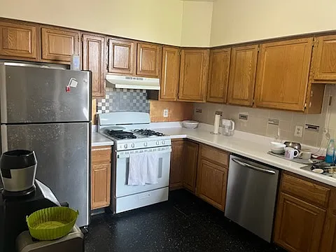 5211 S Greenwood Ave — Photo 2