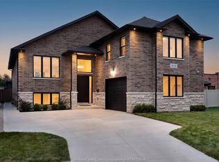 3838 Ronald Ave, Windsor, ON N9G1N3