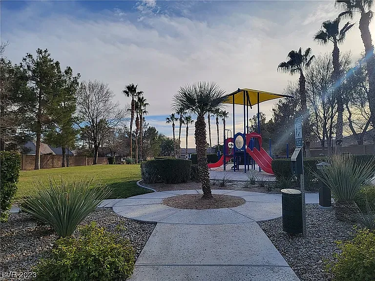 Park inside community (DOG PARK, PLAY AREA FOR KIDS AND BASKETBALL COURT)