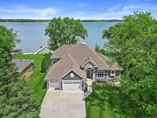W398N6150 Mary LANE, Oconomowoc, WI 53066