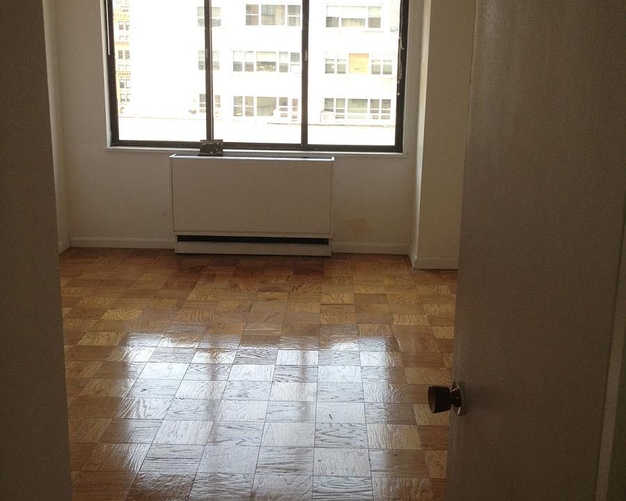 2nd image of 158 E 31st St