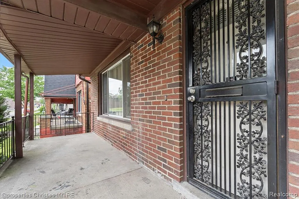 3 bed, 1.5 bath, 1456 sqft, $1,350 — Photo 3