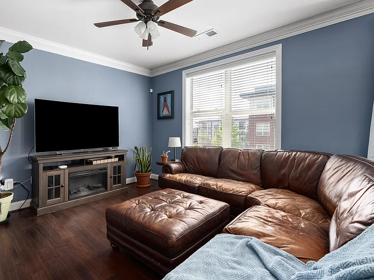 936 Perry St #302 — Photo 8