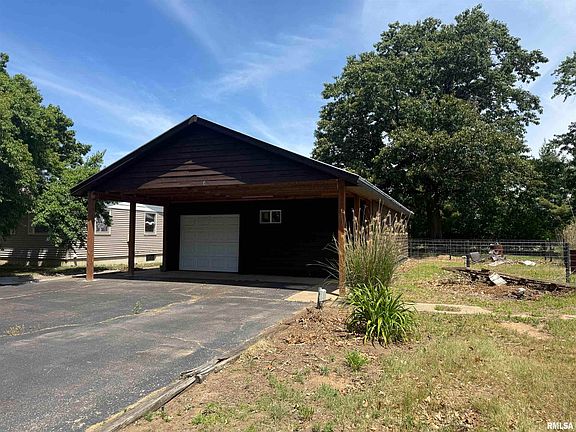 3rd image of 1110 County Road 960n