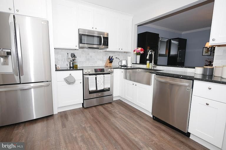 2nd image of 5715 Mayfair Manor Dr #105
