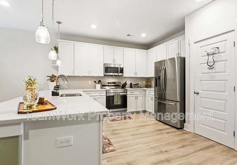 7722 Park Gate Dr — Photo 4