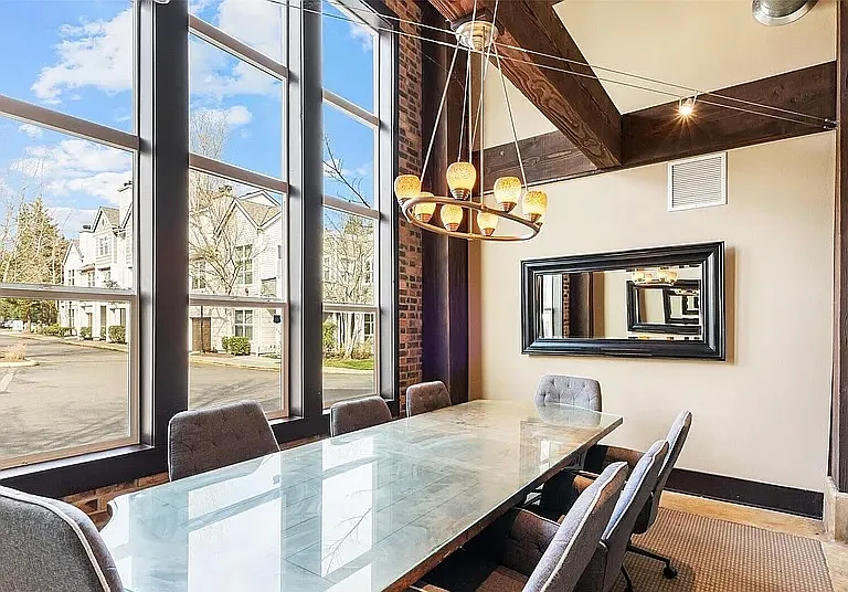 Work/study/conference room space