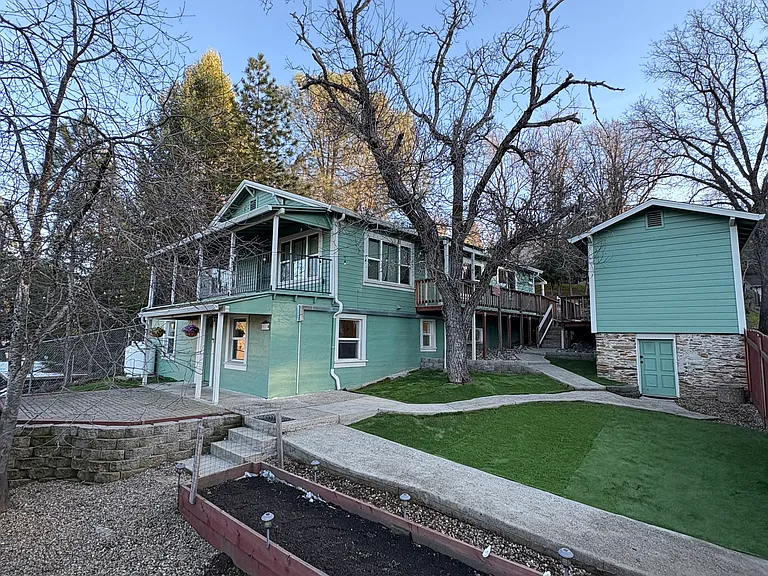 1133 Turner Ct #B — Photo 2