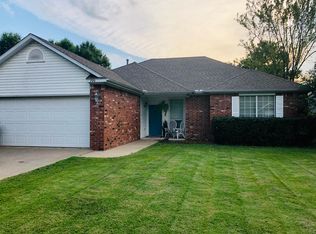 795 N Queen Annes Lace Dr, Fayetteville, AR 72704