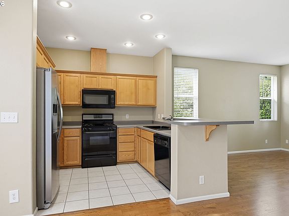 2nd image of 1637 Hamlet Ln
