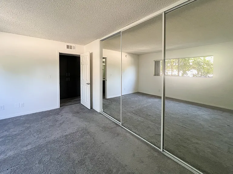 4077-4083 Tujunga Ave #202 — Photo 14