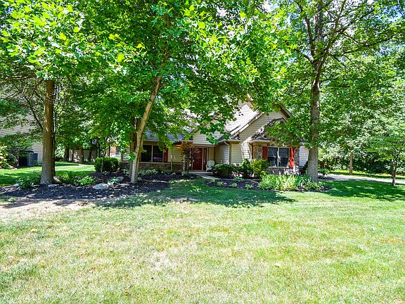 3rd image of 822 Brookwood Dr