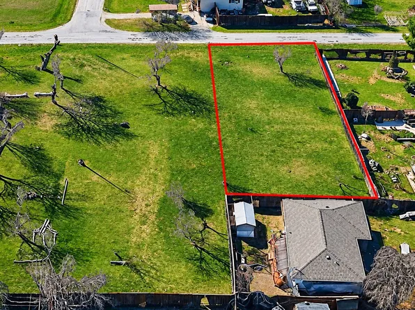 660 Stagecoach Dr, Oak Point, TX 75068