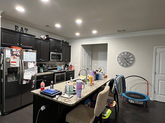 5th image of 251 Green Bridge Ct
