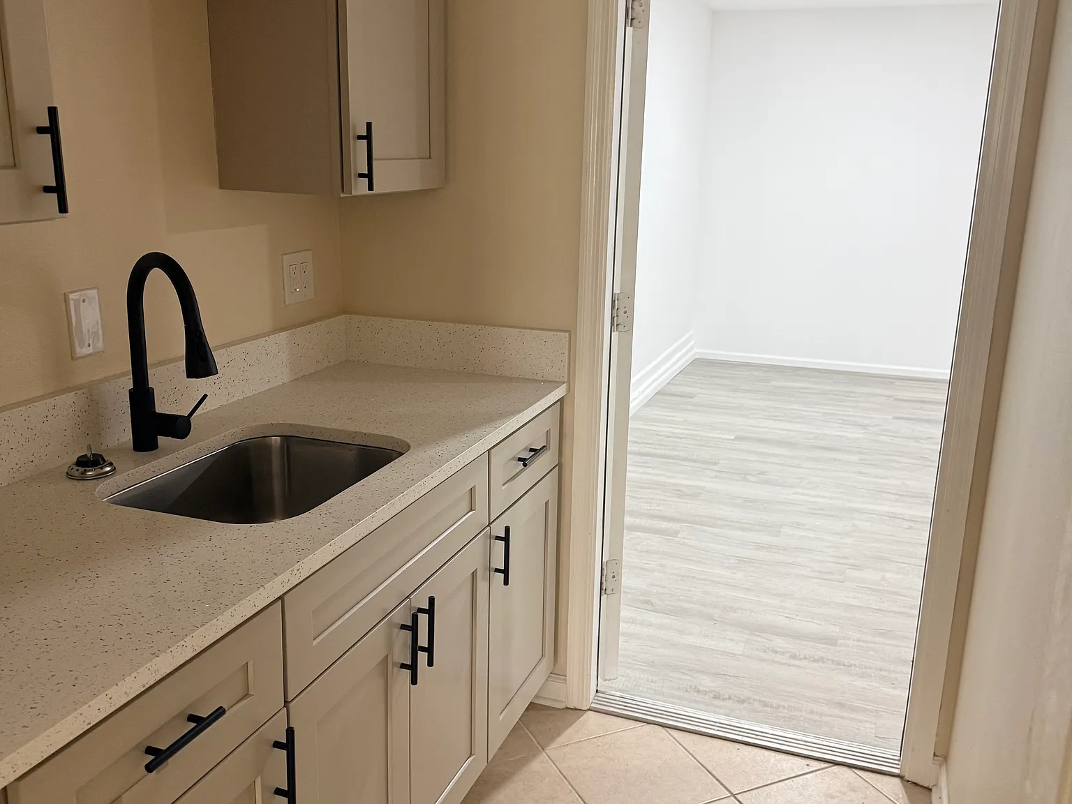 2 bed, 800 sqft, $1,450 — Photo 2