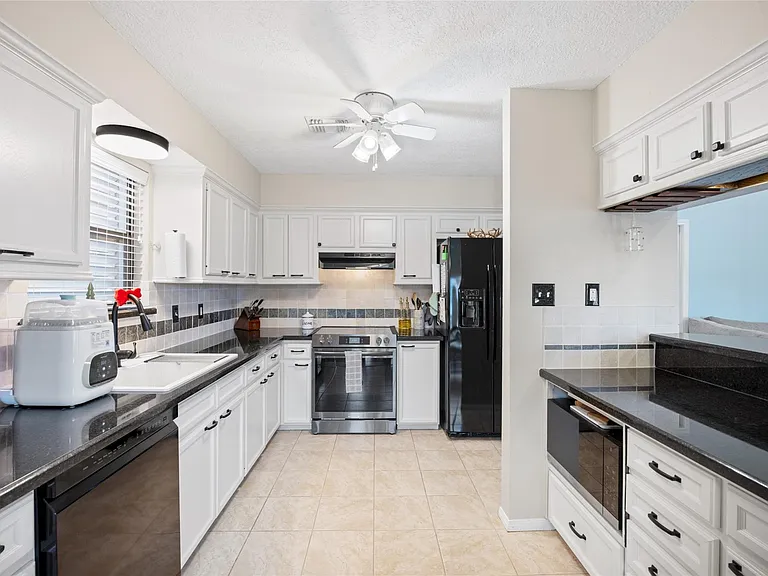 1114 Tiki Dr — Photo 13
