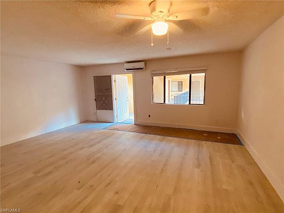 5th image of 826 Wiggins Pass Rd APT 219